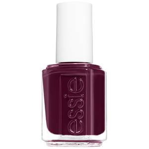ESSIE IN THE LOBBY 935